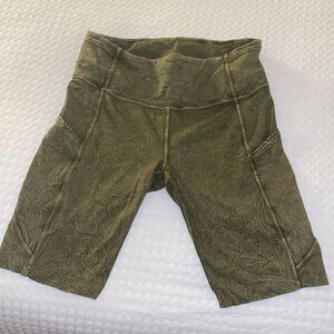 EUC lululemon biker shorts
